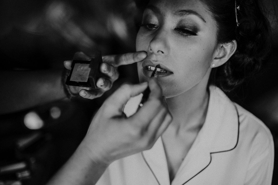 portrait in black of a bride getting ready in pozze di lecchi