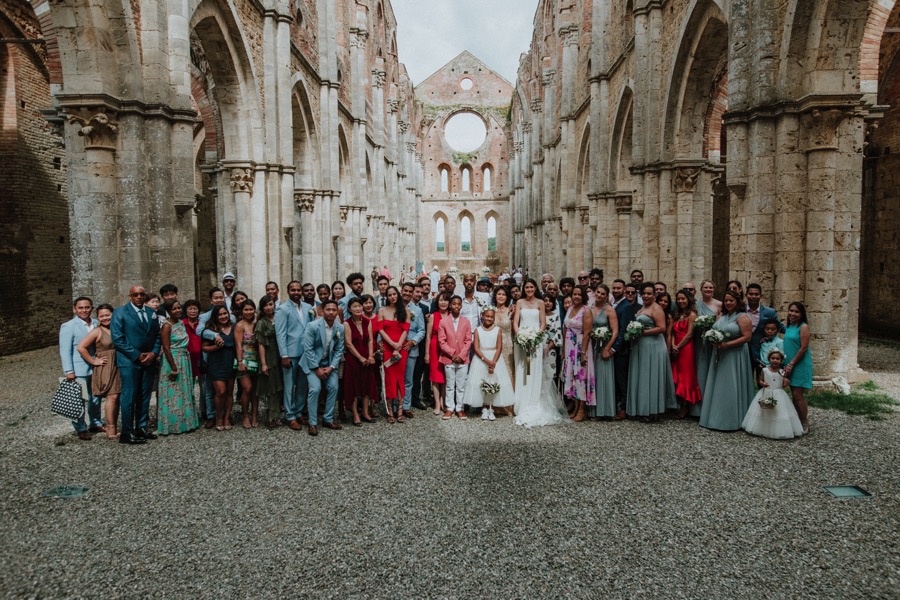 wedding group picture in San Galgano