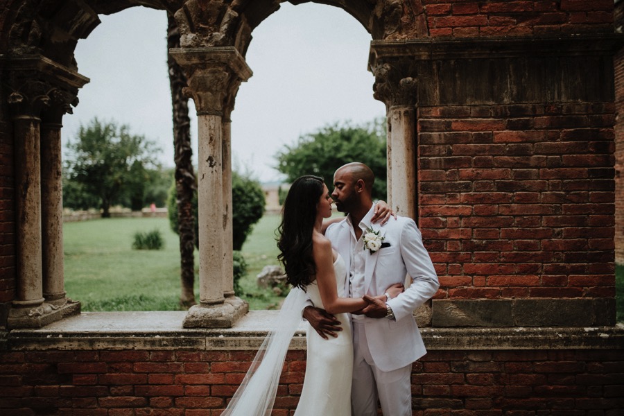 couple portraits in San Galgano Tuscany