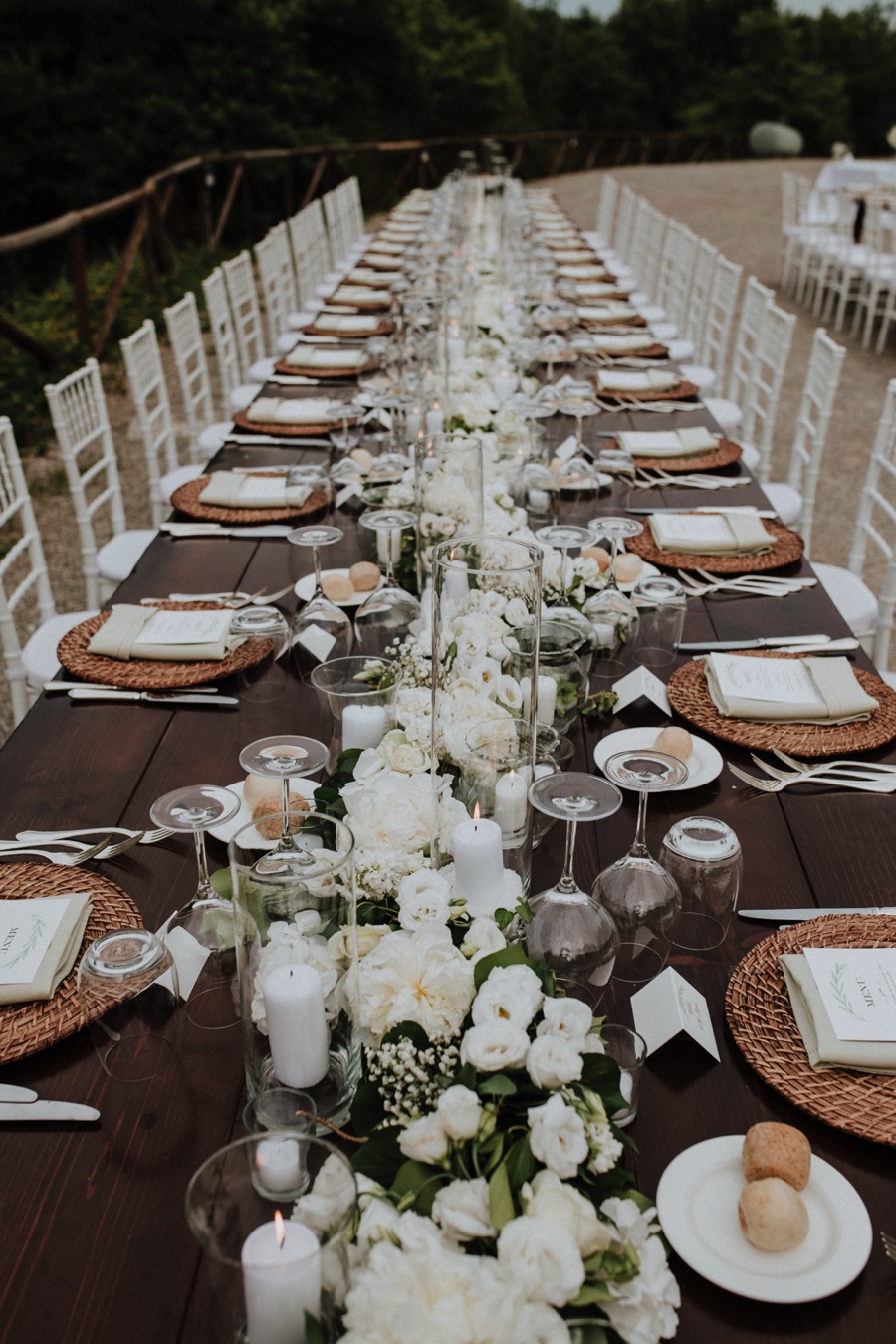 floral table decoration tuscany pozze di lecchi