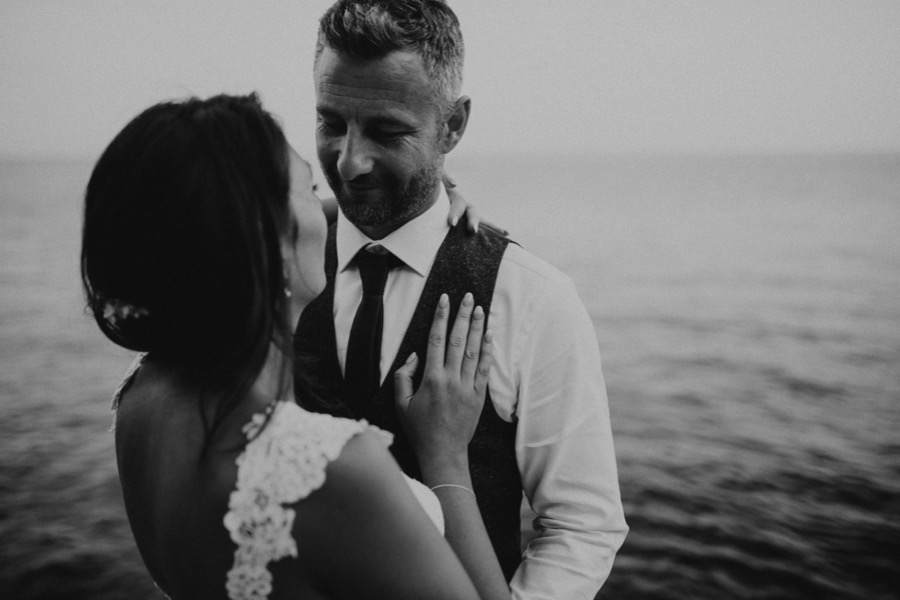 Black and white portrait of Bride and groom in Hotel Marmorata by the seaside