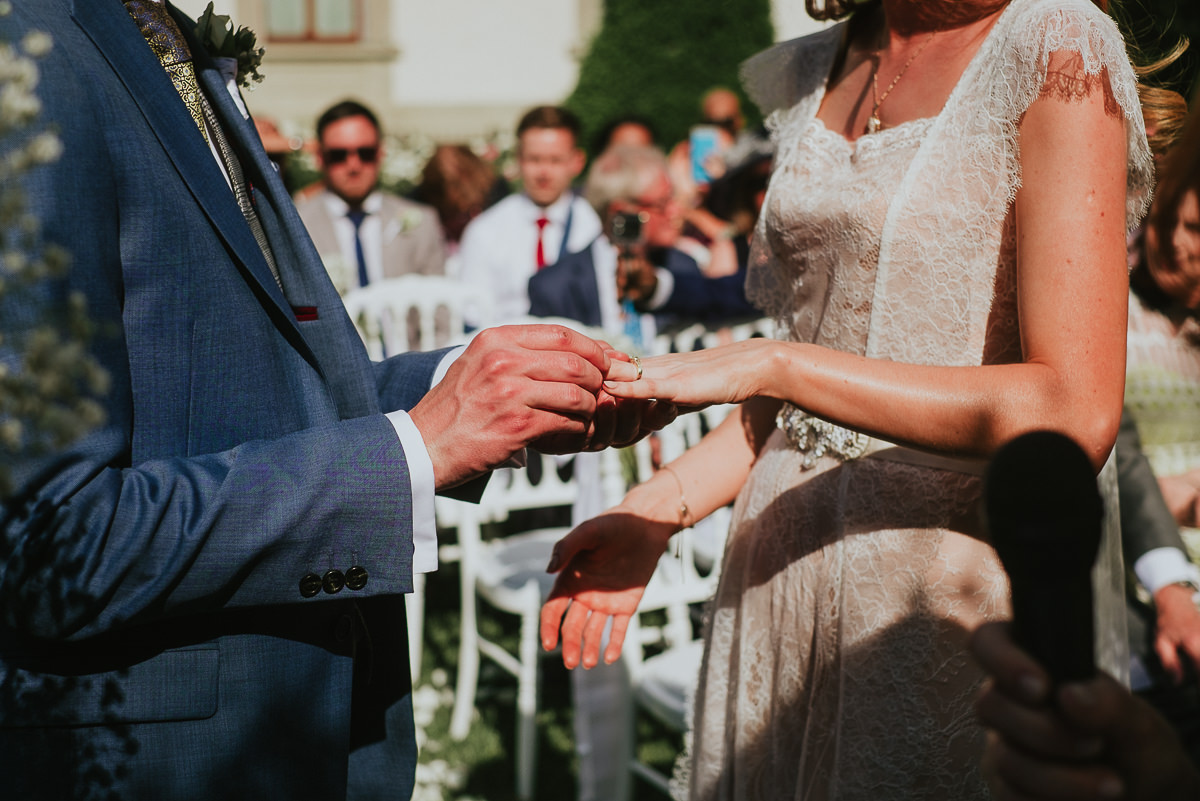 details of bride and groom exchanging the ring during a wedding in Villa Cora