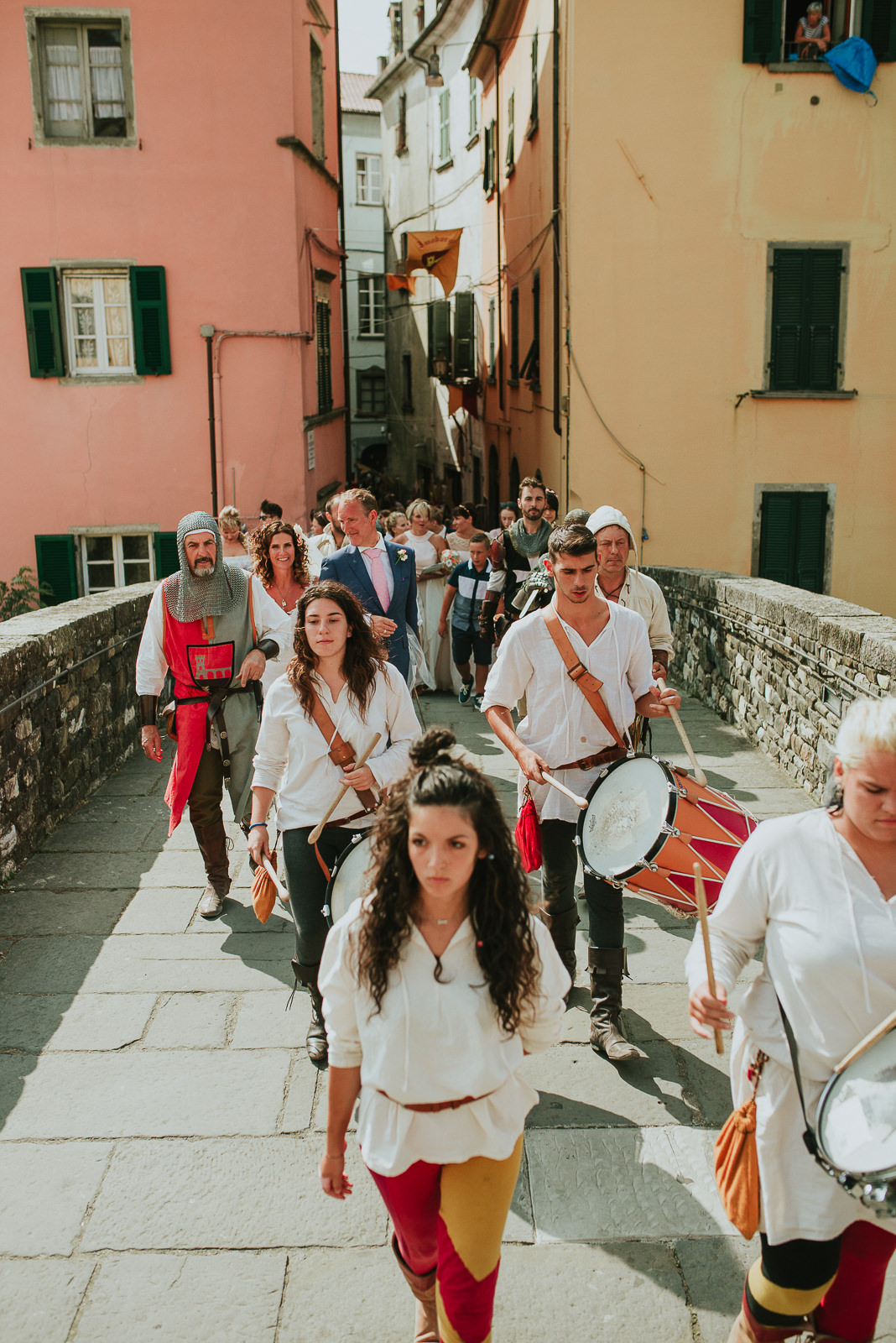 Bride and groom during the historical commemoration in Pontremoli Medievalis