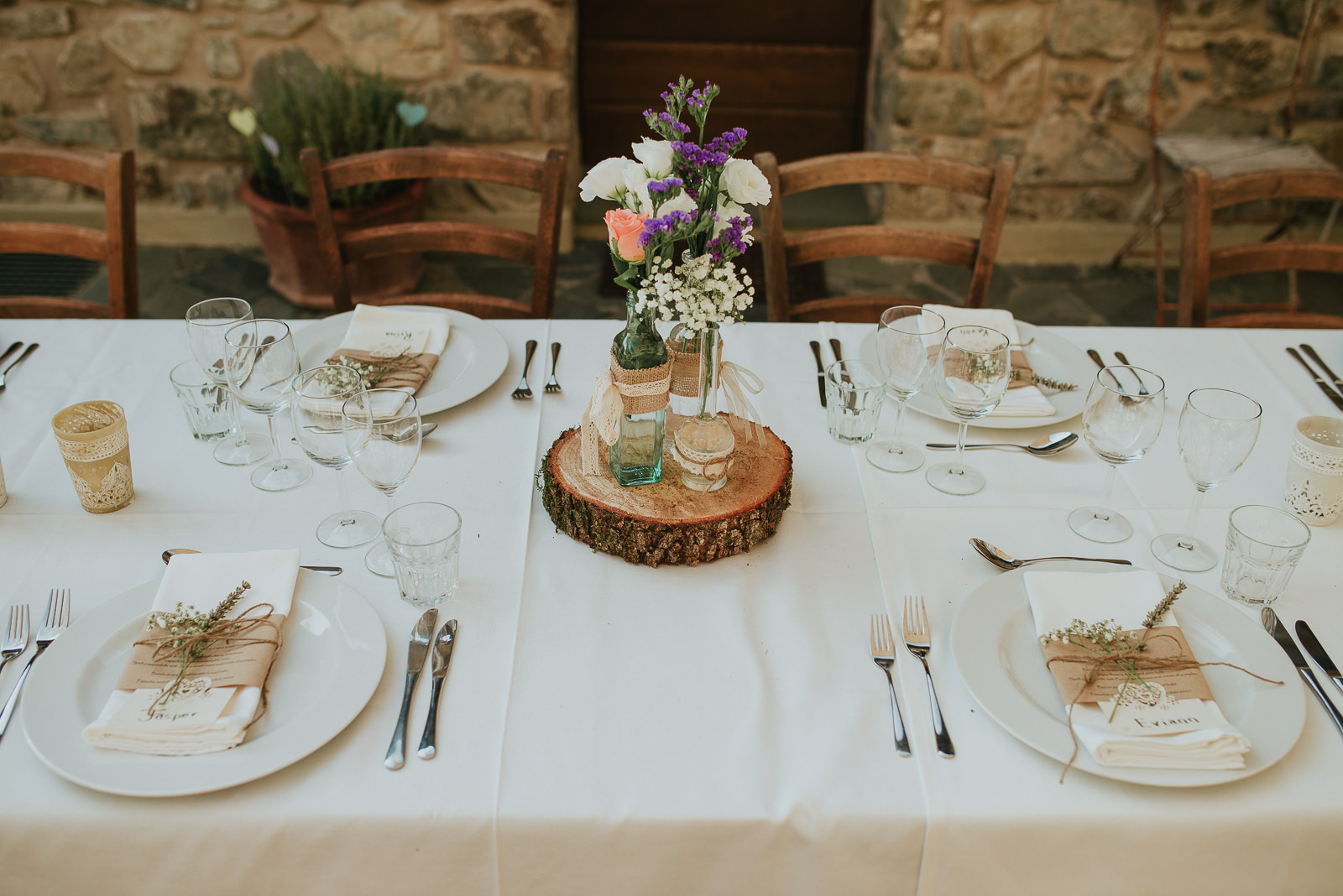 table setup ideas for wedding with wooden centerpiece 