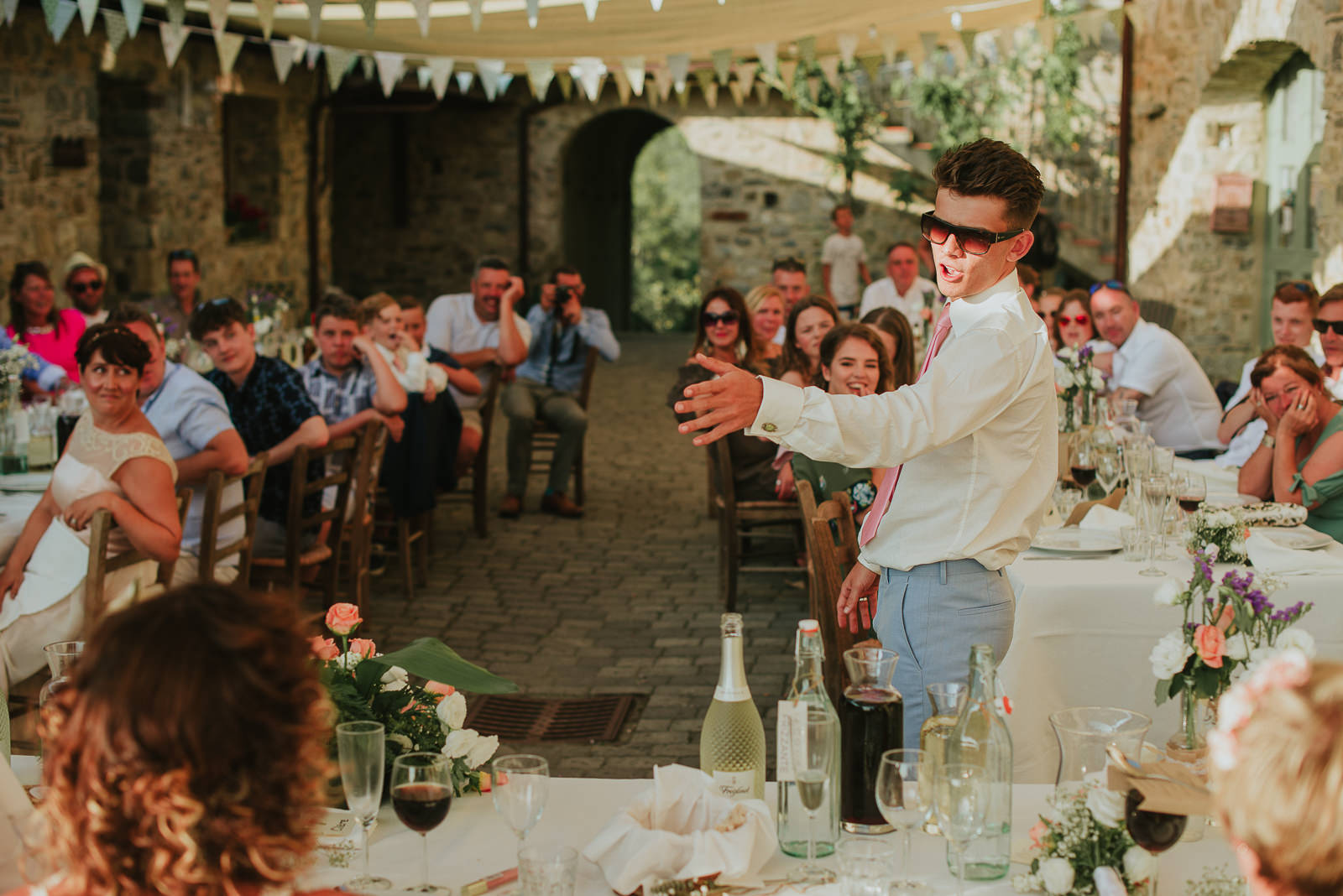Guest take a speech during a destination wedding in Podere Conti
