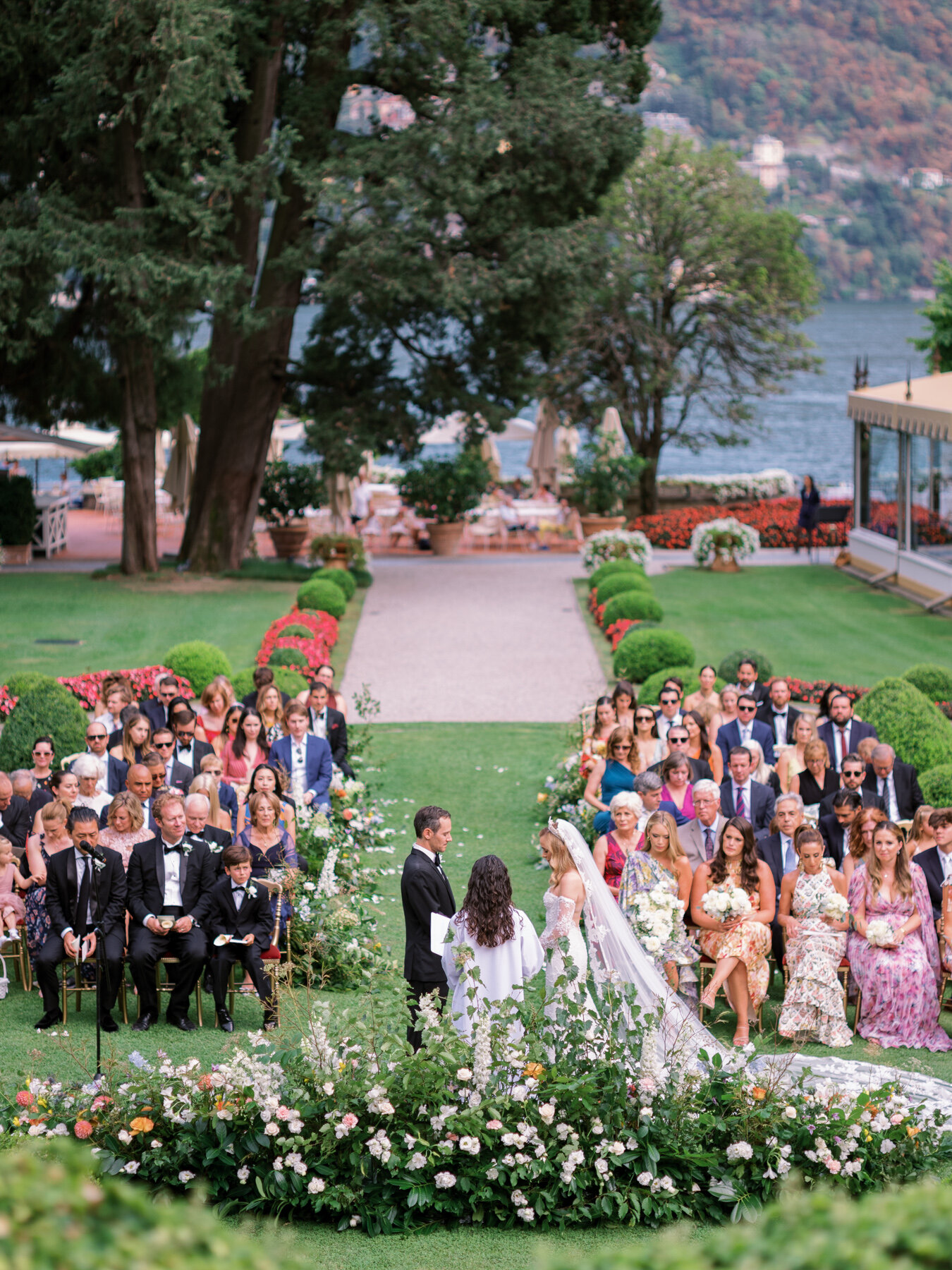 a luxury wedding ceremony at villa d'este lake como